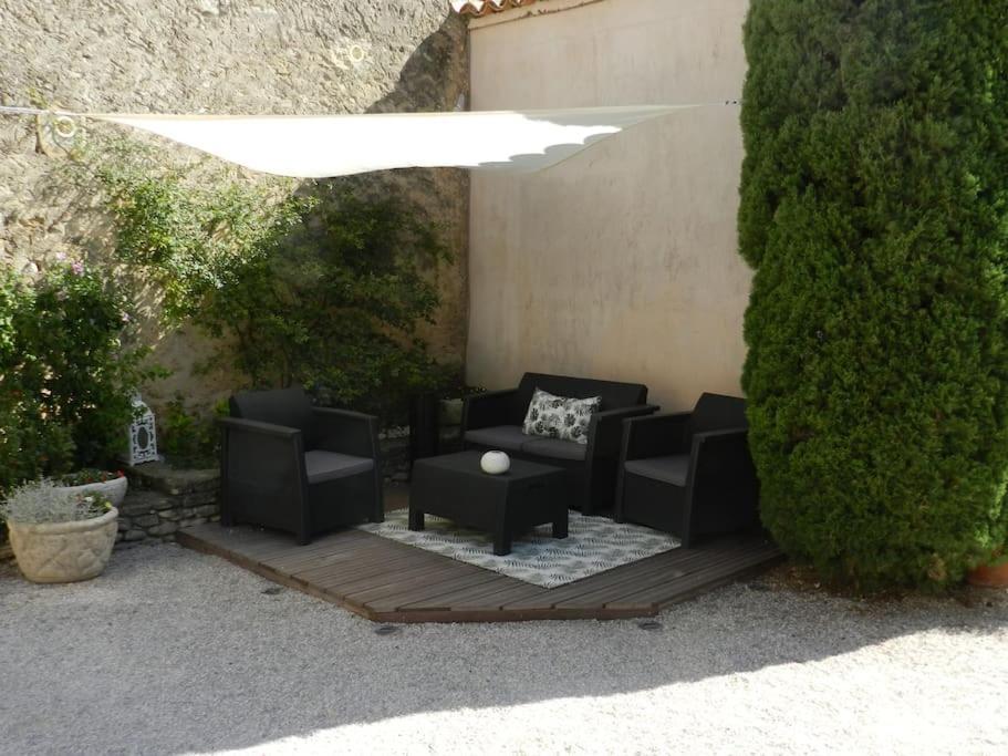 Le Maset Des Aires Avec Vue Sur Le Luberon Et Son Jacuzzi Exterieur Disponible De Juin A Mi-Septembre Maubec  Buitenkant foto